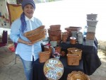 Kerajinan Tangan Dari Koran Bekas Diubah Menjadi Souvenir