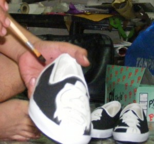sepatu lukis, cara membuat sepatu lukis ombre, merk cat sepatu kulit, harga sepatu lukis