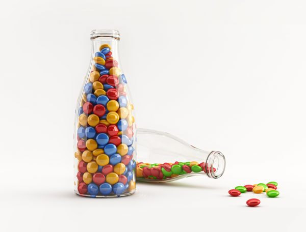 Permen Warna-warni di Dalam Botol Kaca Kecil