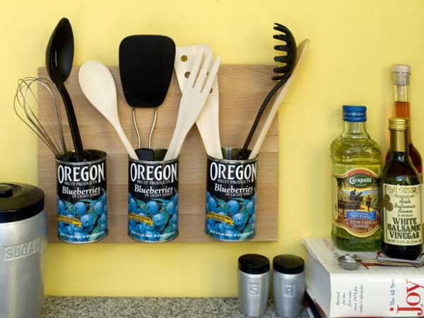 Tempat Peralatan Dapur dari Kaleng Bekas