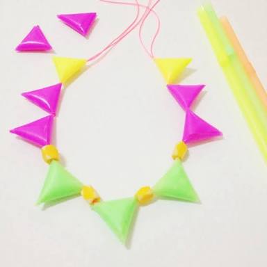 Kalung dari Sedotan