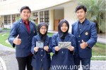 Beberapa siswa memakai kulit jagung limbah jadi kerajinan Motif Batik Jawa Barat
