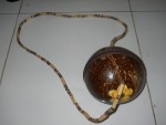 Membuat Kerajinan Batok Kelapa Bernilai Jual Tinggi