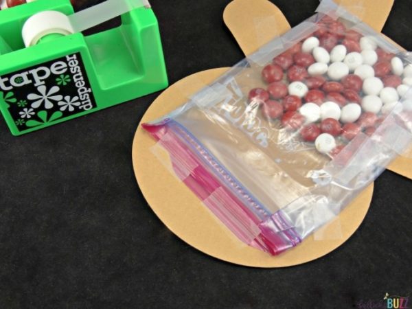 Membuat Hadiah Ulang Tahun Permen yang Dihias Menarik