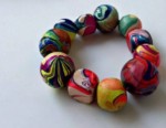 Kerajinan Gelang dari Manik-manik Kayu Paku – DIY